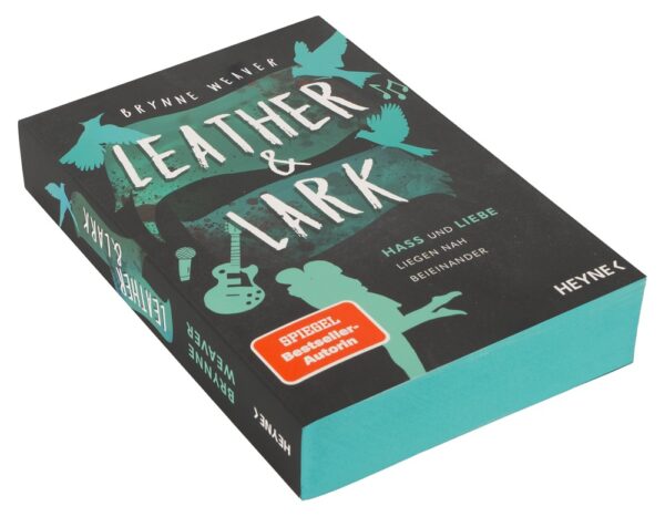 Alternative view of Leather & Lark – Hass und Liebe liegen nah beieinander