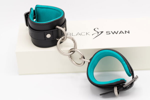 Black Swan Handfessel Black Ice – Bild 3