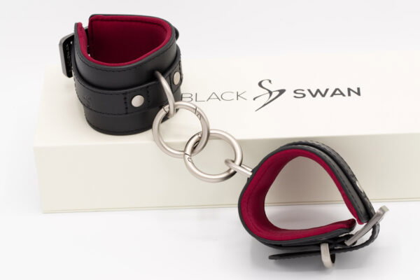 Black Swan Handfessel Black Barry – Bild 3