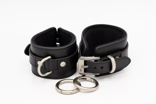 Black Swan Handfessel Black Passion