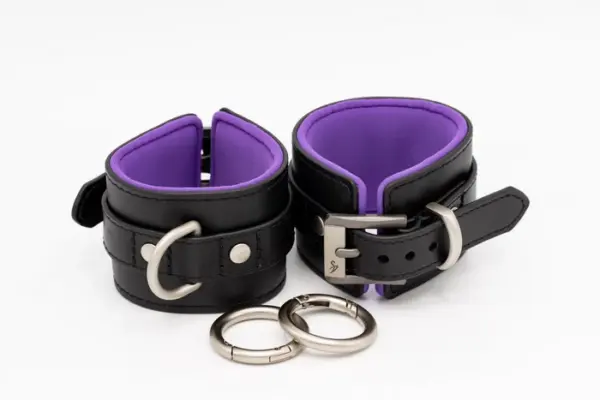 Black Swan Handfessel Black Purple