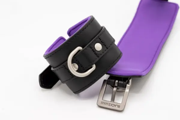 Alternative view of Black Swan Handfessel Black Purple